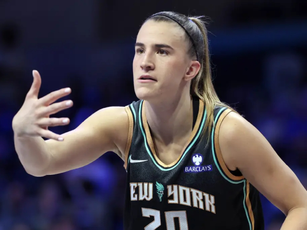 Sabrina Ionescu menjadi kekuatan penstabil musim ini bagi Liberty yang didera banyak cedera. (Foto: AP)