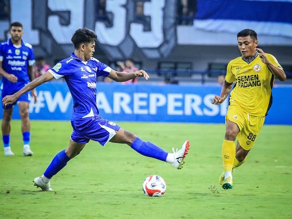Winger Semen Padang FC, Irsyad Maulana di laga kontra Persib Bandung