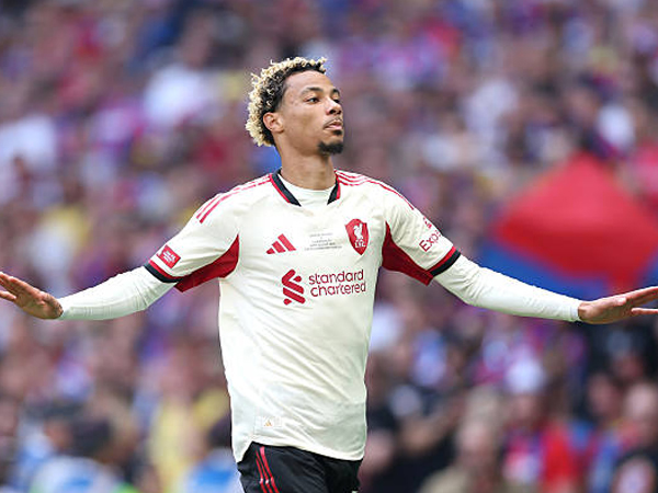 Tampil Menjanjikan, Arne Slot Puji Debut Hugo Ekitike