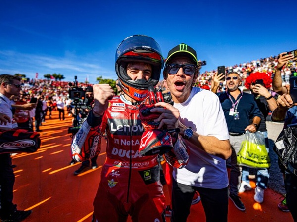 Francesco Bagnaia dan Valentino Rossi