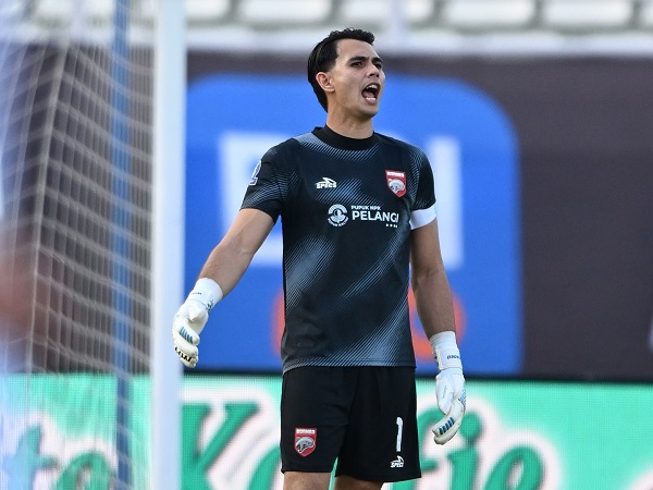 Kiper Borneo FC, Nadeo Argawinata