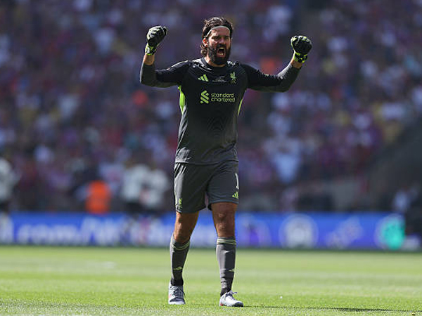 Tanpa Peluncuran Resmi, Liverpool Perkenalkan Seragam Kiper Kedua