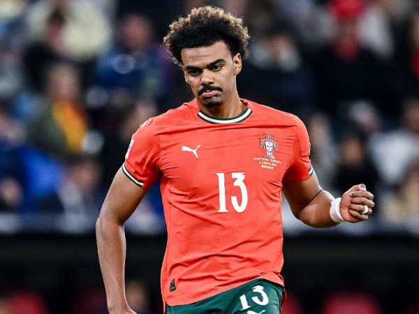 Borussia Dortmund membidik bek Chelsea, Renato Veiga