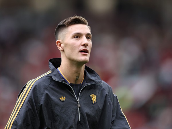 Barcelona Sempat Mengincar Benjamin Sesko untuk Gantikan Lewandowski