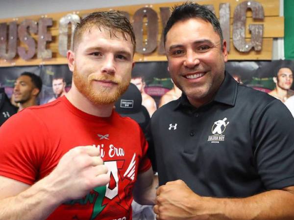 Canelo Alvarez (kiri) dan Oscar De La Hoya. (Foto: Fight TV)