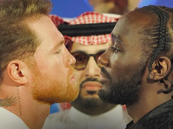 Terence Crawford (kanan) dan Canelo Alvarez. (Foto: Fight TV)