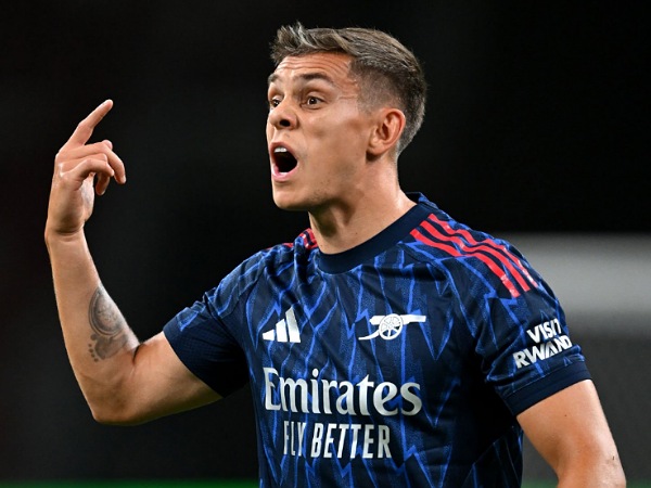 Winger Arsenal, Leandro Trossard, diincar oleh Aston Villa