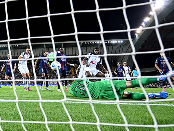 Blunder di Laga Debut Bersama PSG, Lucas Chevalier Langsung Diterpa Kritik