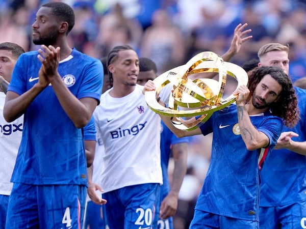 Chelsea mengangkat trofi Piala Dunia Antarklub musim panas ini