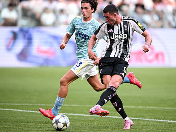 Juventus Menang di Laga Internal, Dusan Vlahovic Dapat Sorakan Negatif