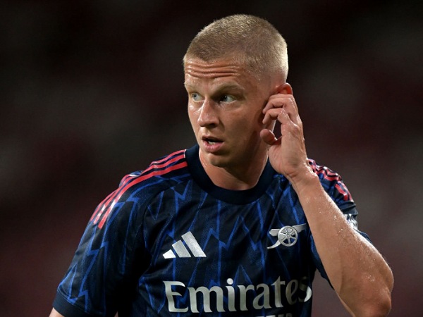 Oleksandr Zinchenko kalah bersaing di posisi bek kiri Arsenal