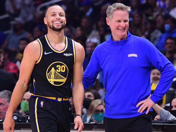 Steve Kerr sebut dirinya beruntung bisa jadi head coach bagi Stephen Curry.