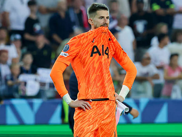 Tottenham Tumbang di Piala Super UEFA, Guglielmo Vicario Patah Hati