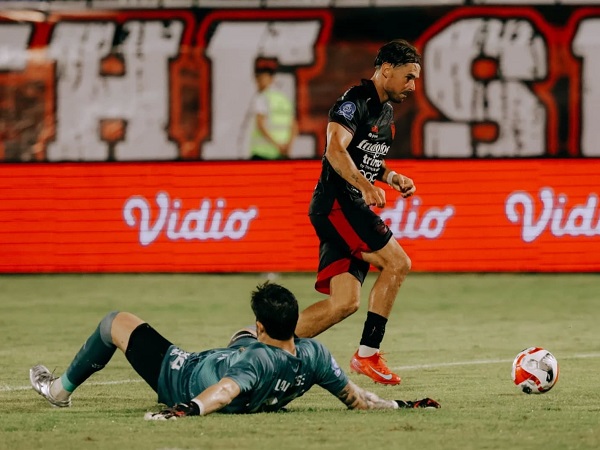 Pemain Bali United, Thijmen Goppel mencetak brace ke gawang Malut United FC