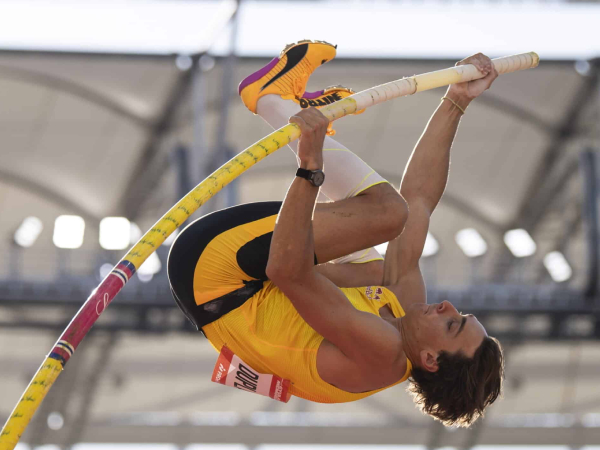 Bagi Mondo Duplantis, ini merupakan rekor dunia ketiganya pada 2025 dan penampilan bersejarah lainnya di Budapest. (Foto: AP)
