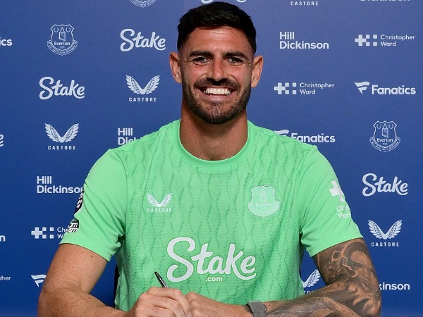 Everton merekrut Tom King dari Wolves