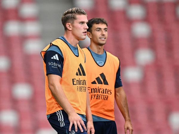 Dua rekrutan baru Arsenal, Viktor Gyokeres dan Martin Zubimendi. (Foto: Stuart MacFarlane/Getty Images)