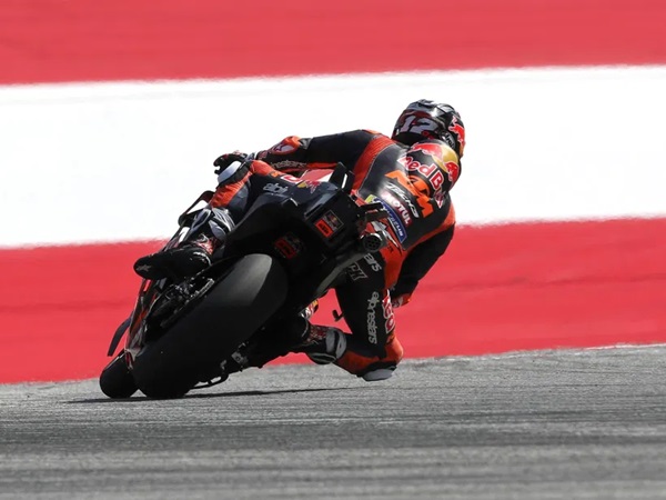 Maverick Vinales Jelaskan Alasan Hentikan Latihan Sore