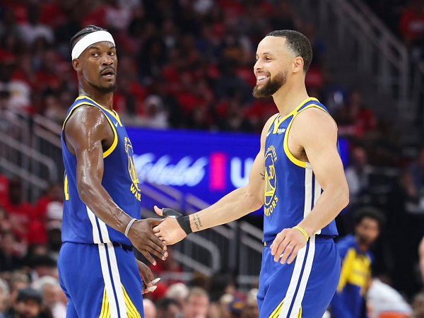 Stephen Curry tak masalah Warriors belum rekrut pemain baru.