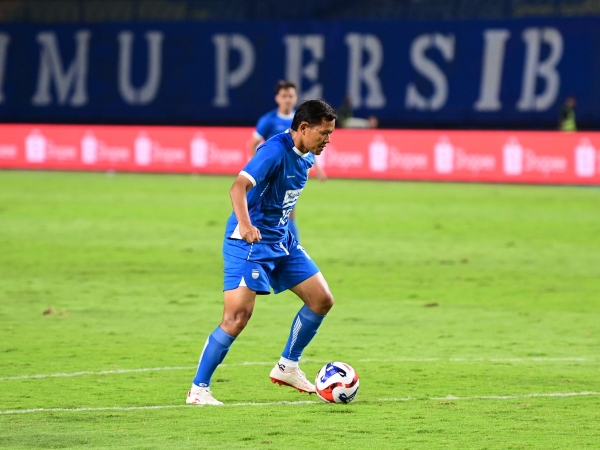 Gelandang Persib, Adam Alis