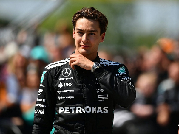 George Russell jelaskan dampak positif kepergian Lewis Hamilton dari Mercedes.