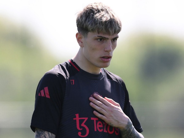 Chelsea berusaha menyelesaikan transfer Alejandro Garnacho dan Xavi Simons. (Foto: Ben Roberts Photo/Getty Images)