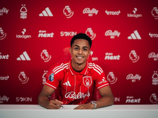 Omari Hutchinson menandatangani kontrak berdurasi lima tahun di Nottingham Forest