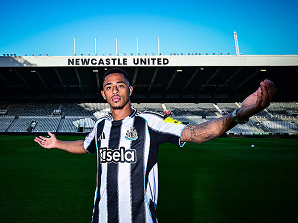 Newcastle United Resmi Datangkan Jacob Ramsey dari Aston Villa