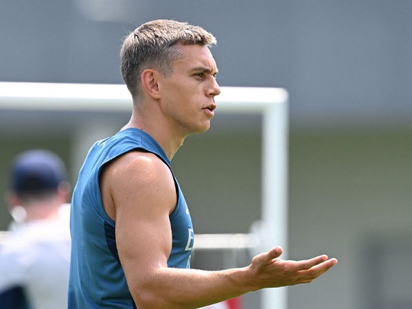 Leandro Trossard sempat dirumorkan akan meninggalkan Arsenal