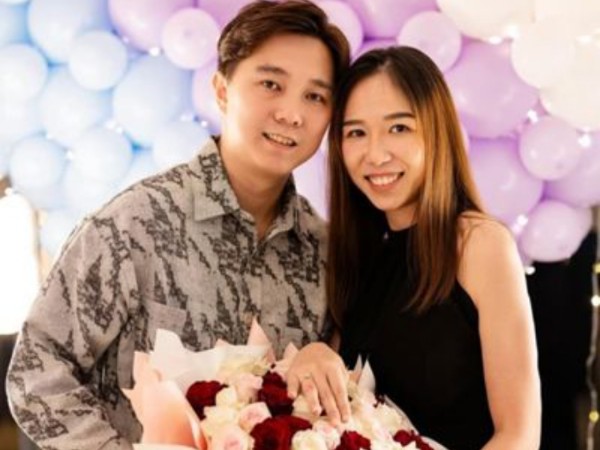 Pelatih Bulu Tangkis Independen Teo Kok Siang Bertunangan Dengan Sang Kekasih