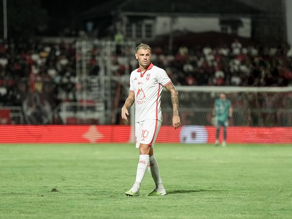 Gelandang Malut United FC, Tyronne Del Pino