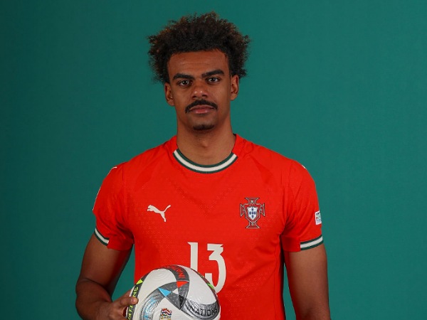 Bek Chelsea, Renato Veiga, tertarik bergabung dengan Villarreal