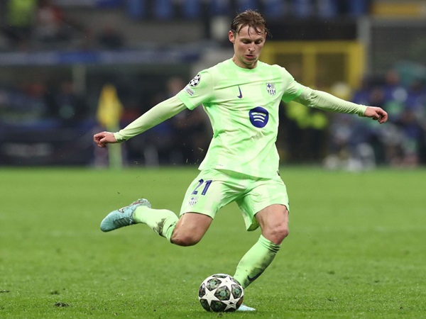 Frenkie de Jong Terlihat Kembali Berlatih Bersama Barcelona