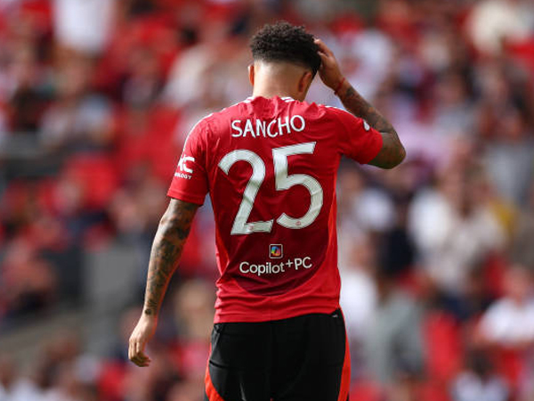 Manchester United Sudah Setuju, Jadon Sancho Ragu Terima Pinangan Roma