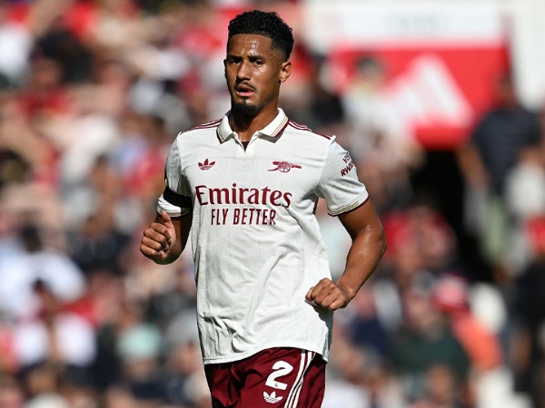 Bek Arsenal, William Saliba