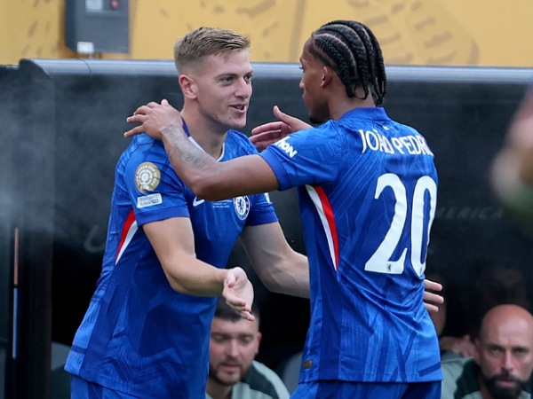Liam Delap dan Joao Pedro, dua opsi striker yang dimiliki Enzo Maresca. (Foto: Richard Sellers/Sportsphoto/Allstar via Getty Images)