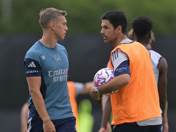 Leandro Trossard dan manajer Arsenal, Mikel Arteta