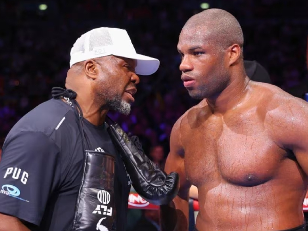 Daniel Dubois (kanan) dan pelatih Don Charles. (Foto: Fight TV)