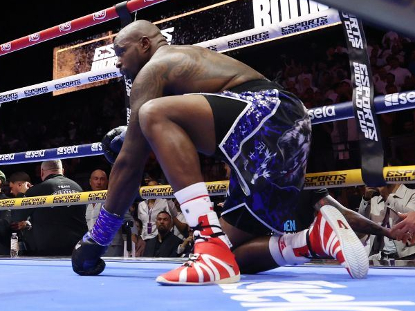 Dillian Whyte hanya bertaham kurang dari dua menit melawan Moses Itauma. (Foto: Fight TV)
