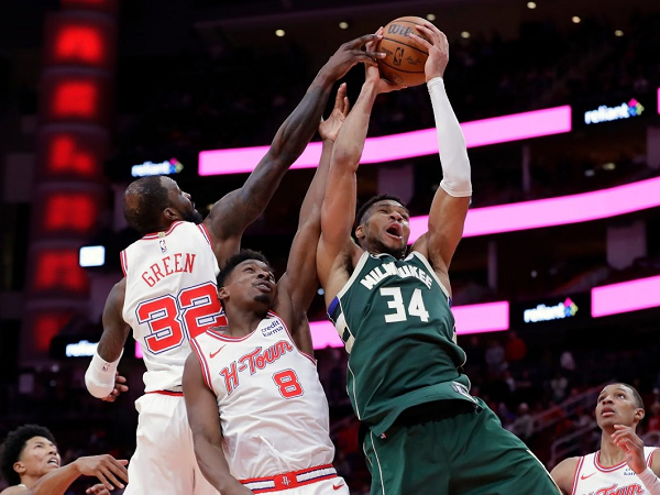 Houston Rockets bantah isu ingin datangkan Giannis Antetokounmpo via trade.