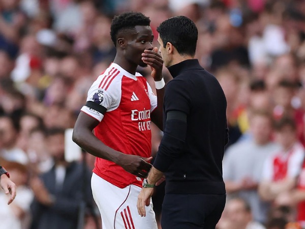 Mikel Arteta dan Bukayo Saka