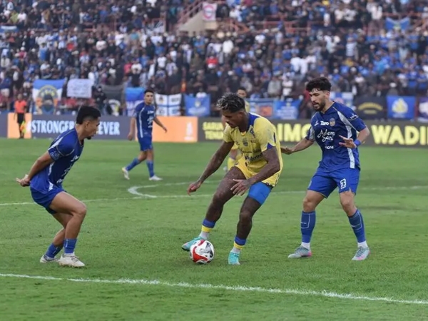 Persib ditahan imbang PSIM dengan skor 1-1