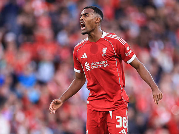 Arne Slot Percaya Ryan Gravenberch Bisa Jadi Kunci Keseimbangan Liverpool
