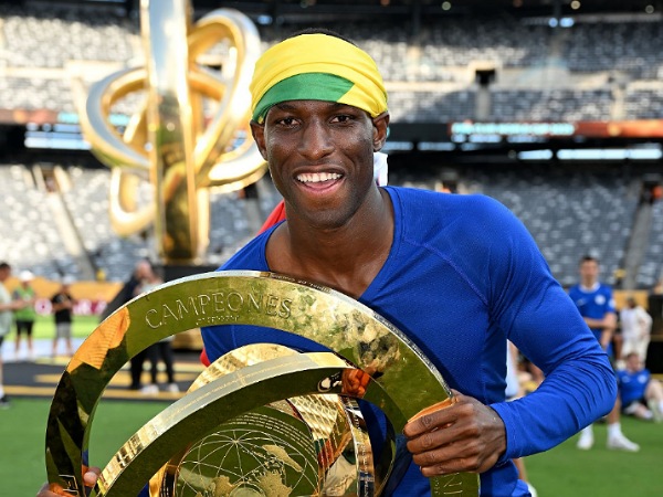 Nicolas Jackson sudah tidak masuk rencana Enzo Maresca di Chelsea. (Foto: Darren Walsh/Getty Images)