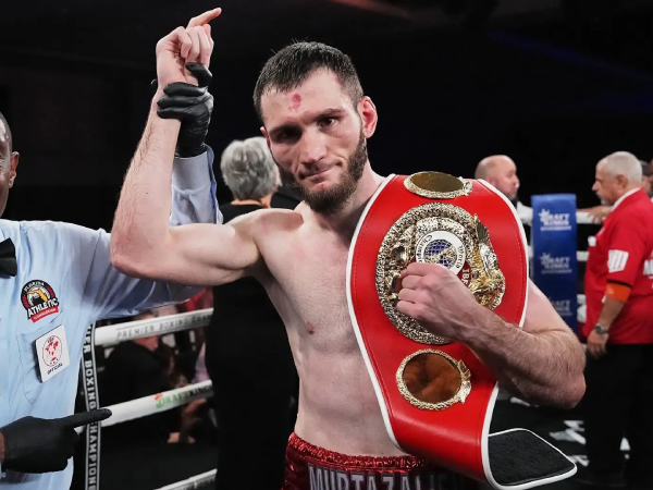 Bakhram Murtazaliev merebut gelar IBF dengan mengalahkan Jack Culcay dan mempertahankan gelarnya melawan mantan juara WBO Tim Tszyu. (Foto: Fight TV)