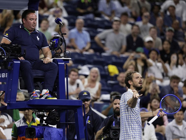 Ketika Laga Daniil Medvedev Di US Open Ditunda Akibat Insiden Aneh Ini