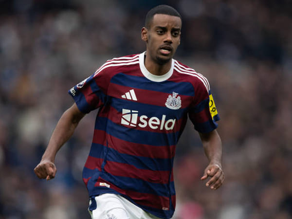 Masa Depan Isak Tak Jelas, Howe Pastikan Newcastle Harus Punya Striker