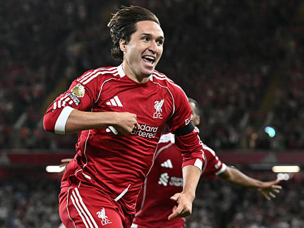 Nyanyian untuk Federico Chiesa di Anfield Tuai Pujian dan Kritik