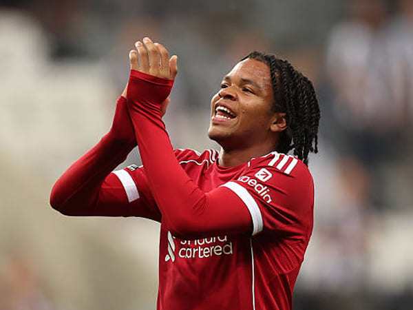 Anak Ajaib Liverpool, Rio Ngumoha Geser Rekor Michael Owen