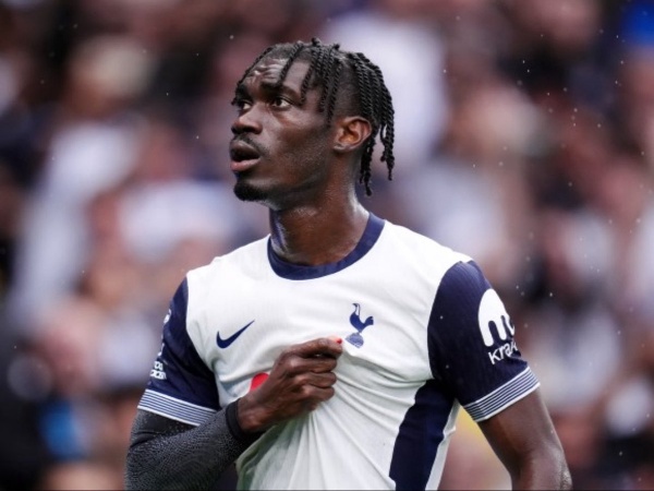 Gelandang Tottenham
